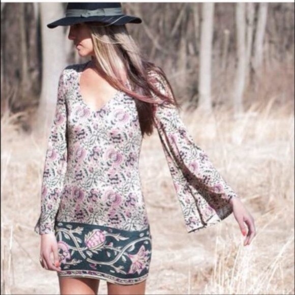 Chaser Tapestry Floral Bell Mini Dress Medium M Floral Bell Sleeves - Picture 2 of 10